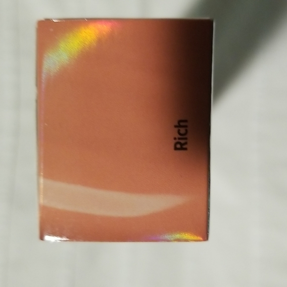 Makeup - Picture 3 of 3